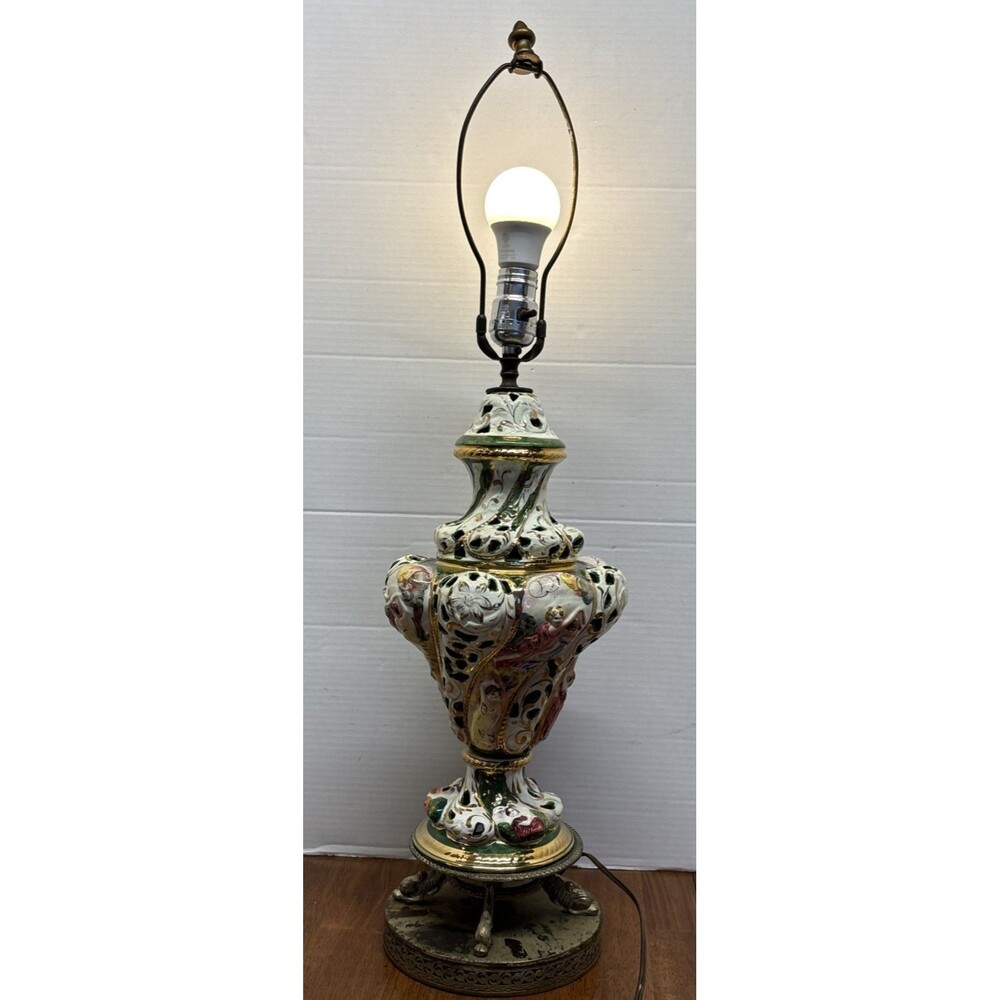 Capodimonte-style Italian porcelain table lamp